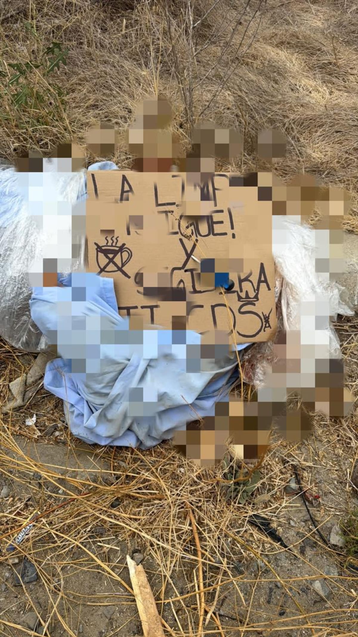 Un hombre fue localizado sin vida y con huellas de violencia en el Corredor 2000, a la altura de la colonia Hermosillo, durante este jueves.
Fotos: Cortesía.