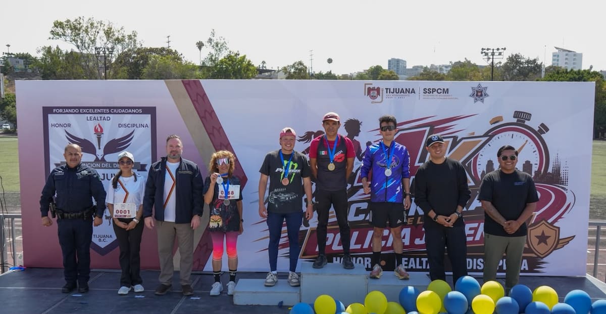 Alrededor de mil 500 personas participaron en una carrera de 4 kilómetros organizada por la SSPCM para conmemorar el 66 aniversario de la Policía Juvenil.
Fotos: Cortesía.