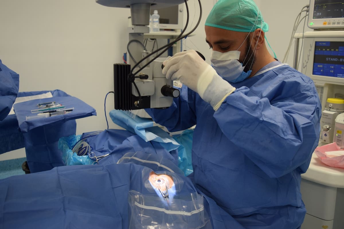 Regalarán médicos cirugías para retirar cataratas