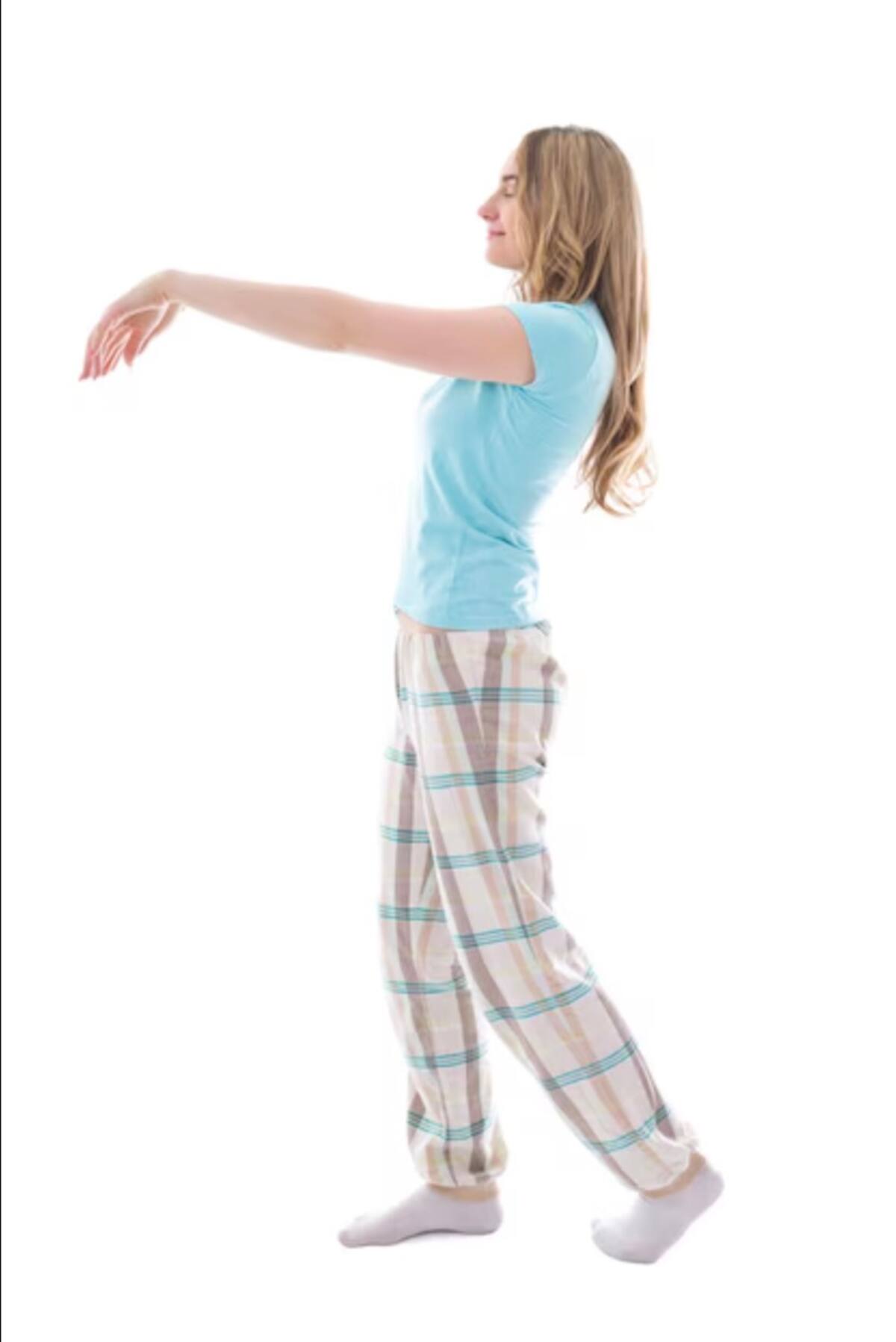 Un dato curioso sobre el sonambulismo es que este trastorno del sueño no solo ocurre en humanos, sino también en animales. Se han documentado casos de perros y gatos que exhiben comportamientos de sonambulismo, como caminar, ladrar o maullar mientras están profundamente dormidos. Al igual que en los humanos, estos episodios pueden resultar en situaciones peligrosas para las mascotas.