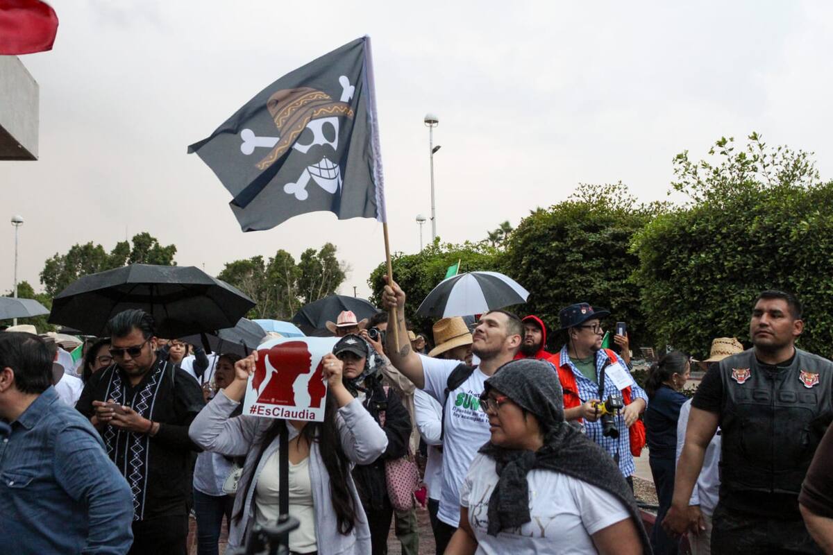 La bandera pirata del anime One Piece, fue el estandarte de las manifestaciones a nivel nacional de este 15 de Noviembre. (Foto: Abraham Caraveo).