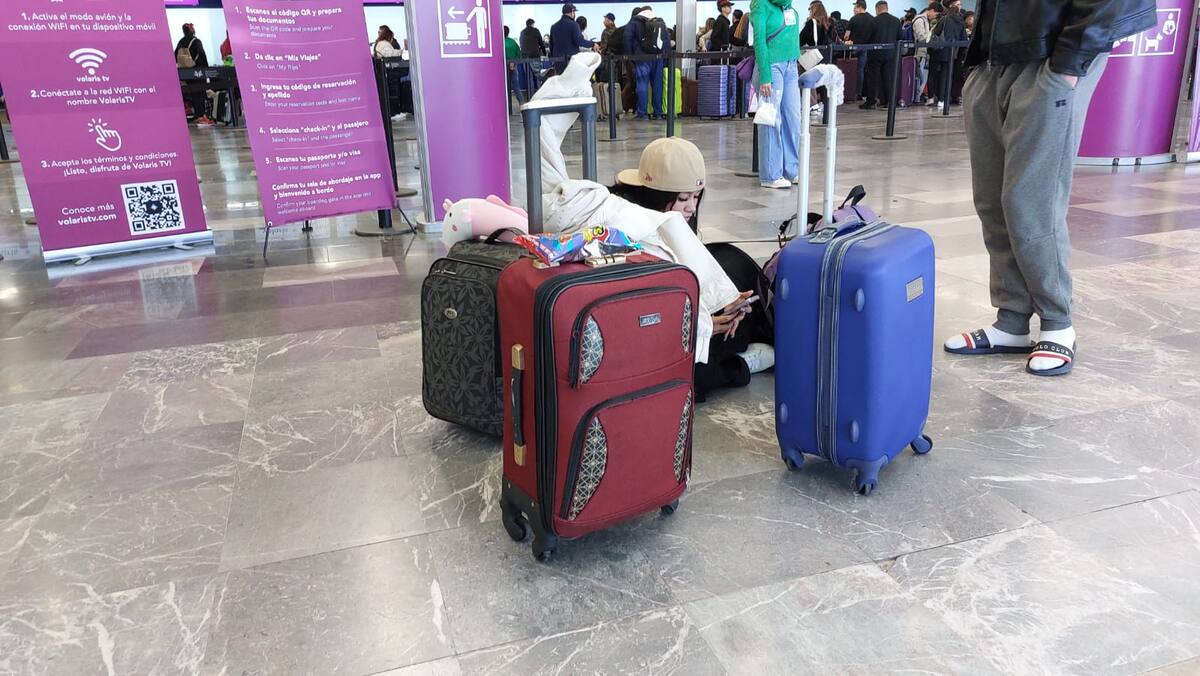 Viajeros comienzan a irse para celebrar las fiestas navideñas.