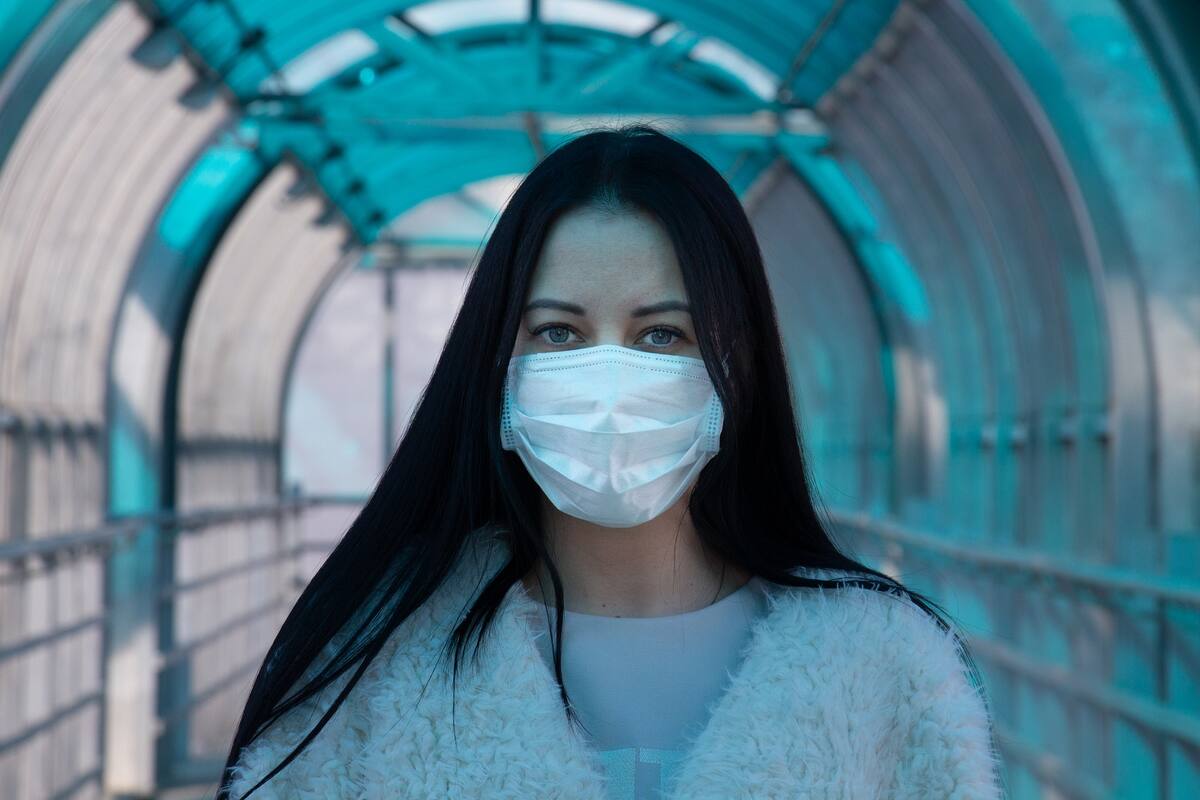 ¿Cuánto podría durar el coronavirus en la ropa?