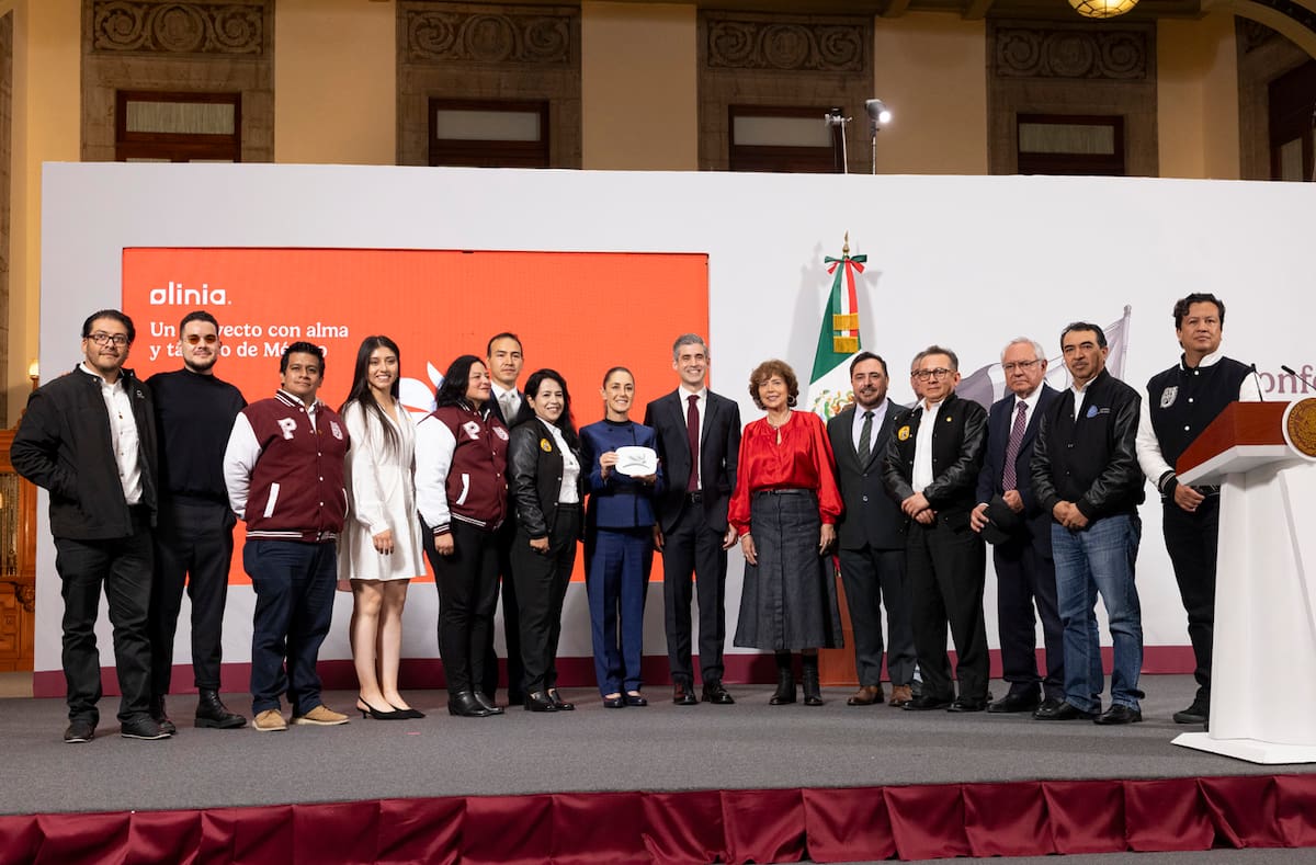 La doctora Claudia Sheinbaum Pardo, presidenta Constitucional de los Estados Unidos Mexicanos en conferencia de prensa matutina, “Conferencia del Pueblo”, en el Salón Tesorería de Palacio Nacional. La acompañan Rosaura Ruiz Gutiérrez, secretaria de Ciencia, Humanidades, Tecnología e Innovación; Edmundo Gutiérrez Domínguez, coordinador nacional del proyecto de semiconductores “Cutzari”; Roberto Capuano Tripp, encargado del proyecto “Olinia”; Miguel Ángel Elorza Vásquez, coordinador de Infodemia; Rafael Garayoa, coordinador del proyecto “Olinia”; Arturo Reyes Sandoval, director general del Instituto Politécnico Nacional (IPN) y Ramón Jiménez López, director general del Tecnológico Nacional de México. | Foto: Presidencia
