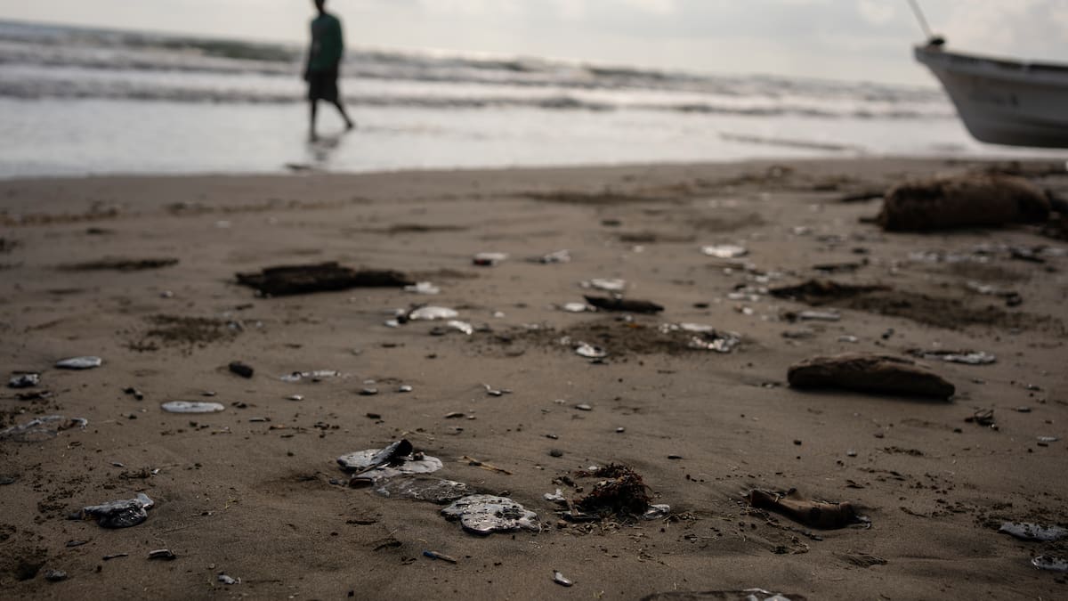 Reportan una nueva fuga de hidrocarburos en Veracruz y Pemex afirma que el derrame no representa riesgo para la población ni requiere evacuaciones