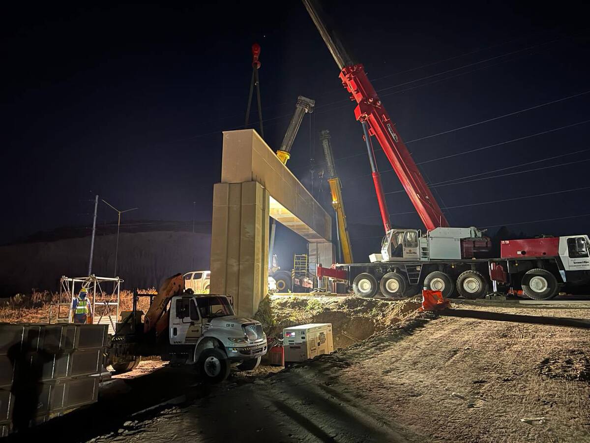 Las obras del montaje del primer cabezal del puente en el Nodo Morelos iniciaron la noche del viernes.