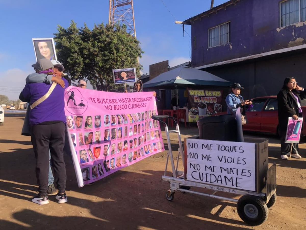 Mujeres marcharon para exigir respuesta pronta de emergencias, recursos para instancias y la designación de un procurador para el menor. Fotos: Cortesía