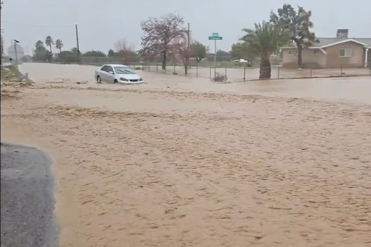 Inundaciones dejan carreteras cerradas y conductores atrapados en el condado de San Bernardino