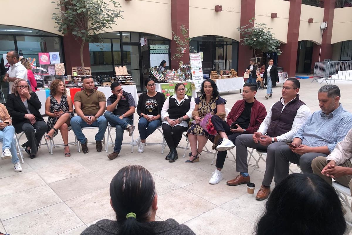 Araceli Brown organiza en fast track reunión con secretarios y trabajadores del ayuntamiento