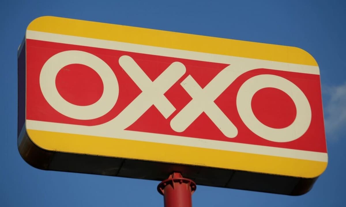Oxxo revela que para poner una sucursal no necesita inversión monetaria inicial al operar bajo un modelo de comisión mercantil y no como franquicia, permitiendo a particulares liderar una tienda con un equipo de seis personas | Reuters