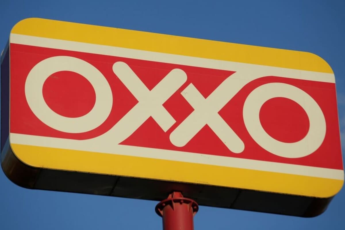 Oxxo revela que para poner una sucursal no necesita inversión monetaria inicial al operar bajo un modelo de comisión mercantil y no como franquicia, permitiendo a particulares liderar una tienda con un equipo de seis personas