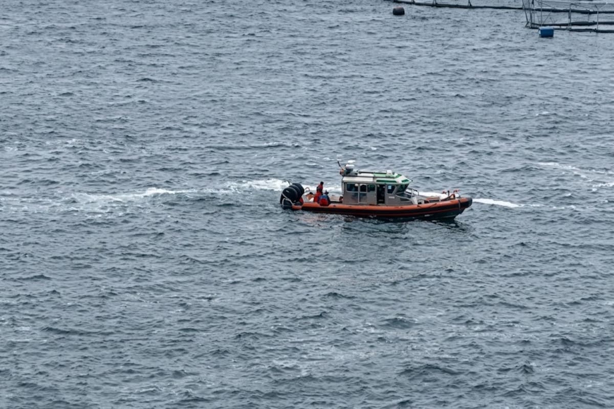 Localizan cuerpo de uno de los pescadores desaparecidos cerca de La Bufadora