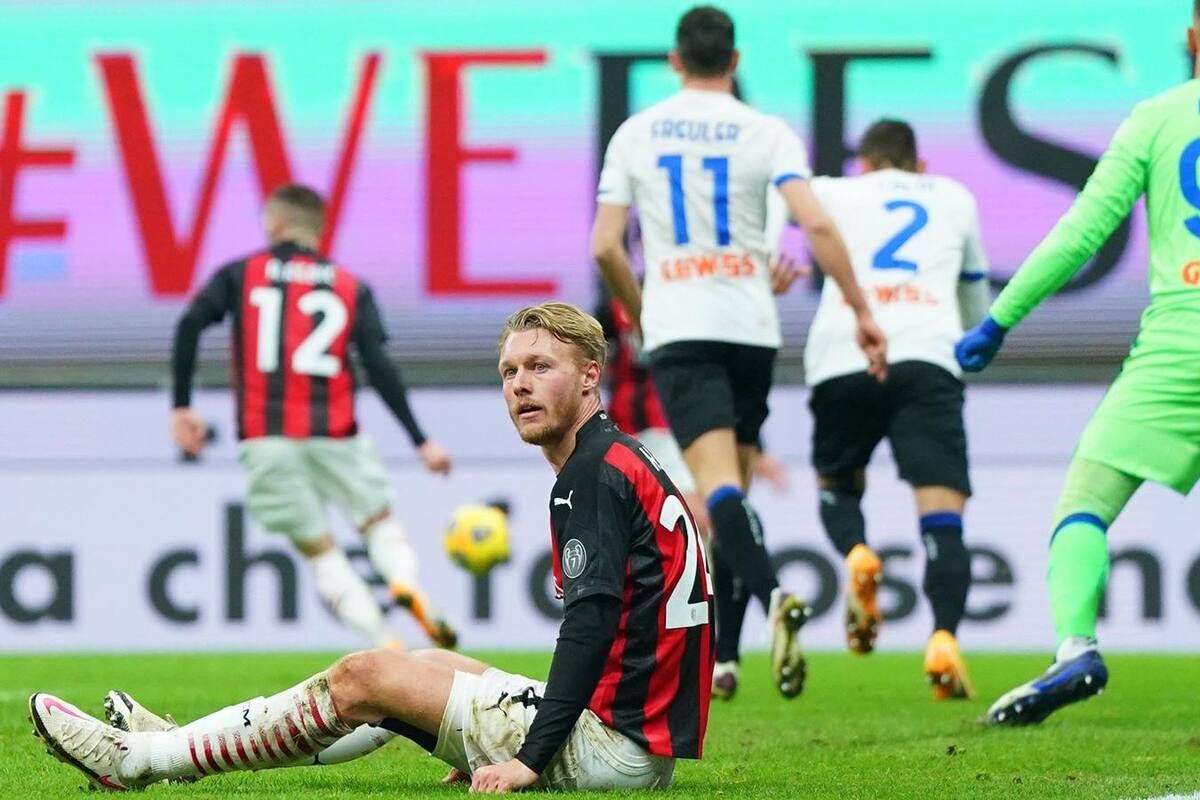Atalanta golea como visitante a líder de la Serie A, AC Milan