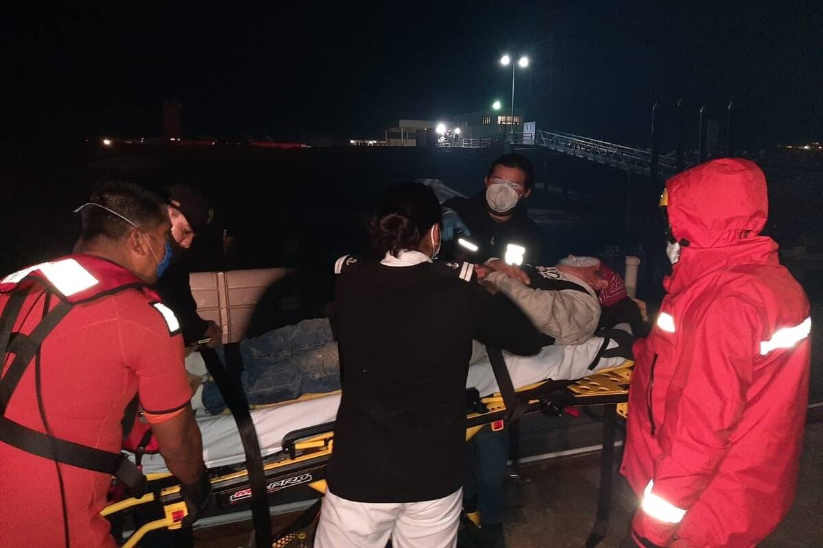 Auxilian a pescador con pre infarto en una embarcación en San Felipe