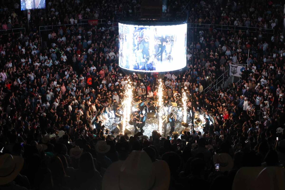 Lleno total en el Palenque en la presentación de Gabito Ballesteros y Tito Doble P. FOTO: TEODORO BORBÓN