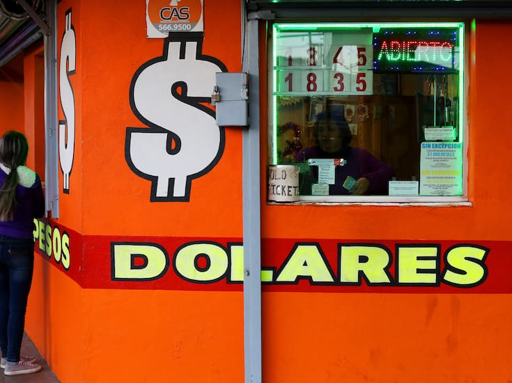 El día de hoy, el valor del dólar es de 17.30 pesos a la venta en casas de cambio locales de Mexicali