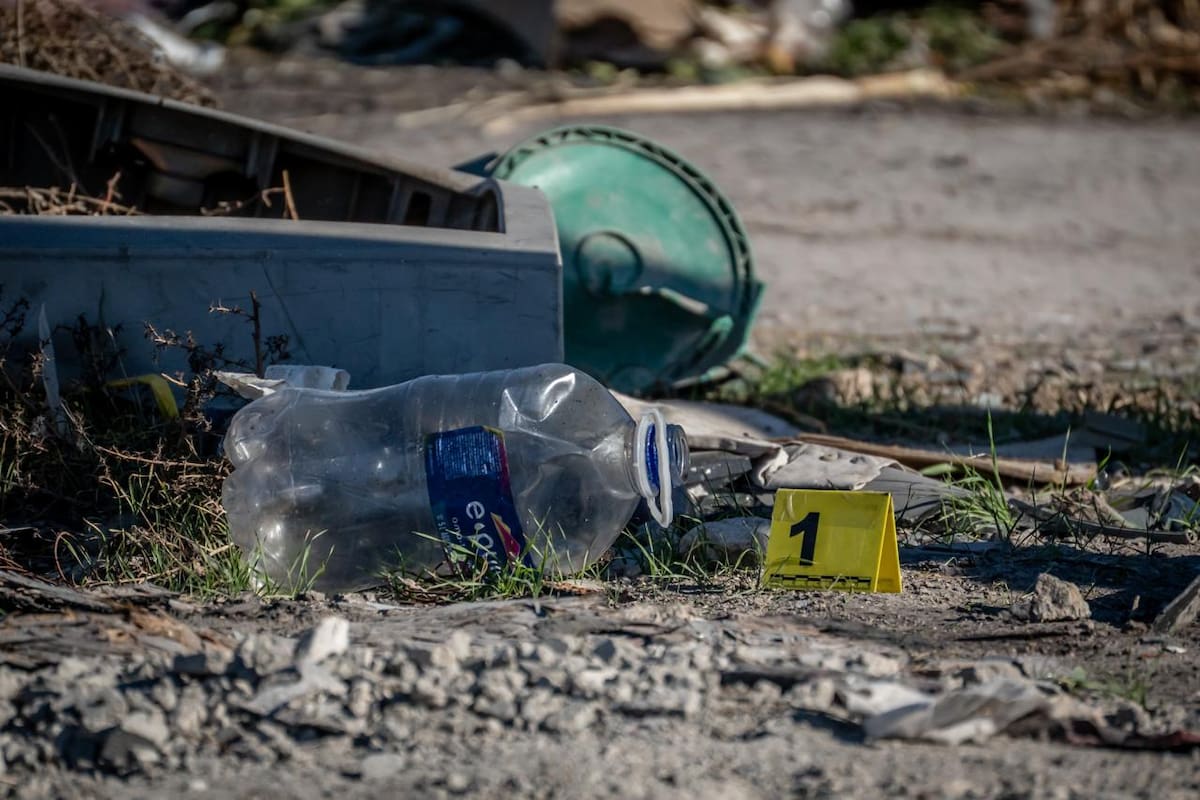 Los cuerpos, amarrados y casi irreconocibles, fueron localizados entre basura y llantas. Foto: Border Zoom