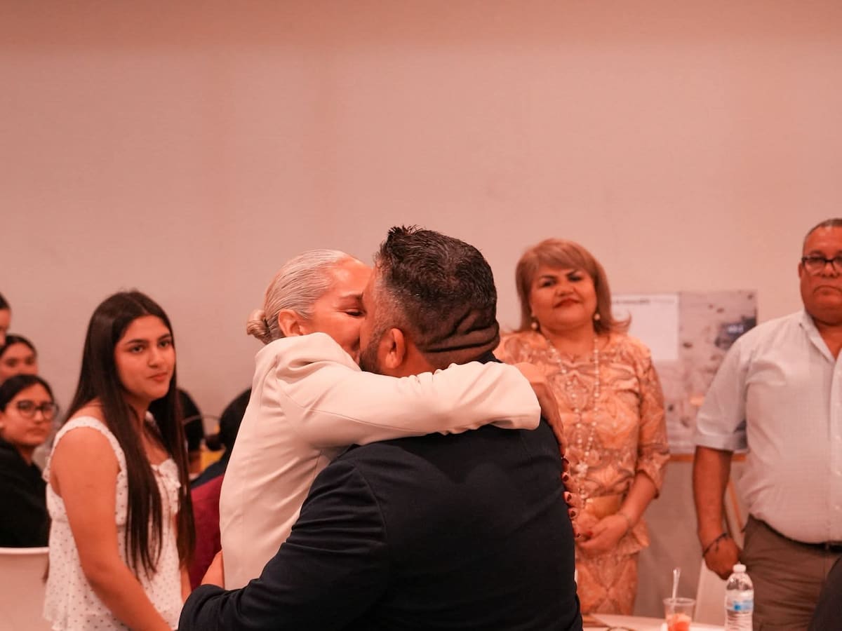 Gonzalo Moreno, padre de Kevin Moreno, joven desaparecido en el extinto Bar Shots, presentó su libro en el que transforma su dolor en método y guía para quienes han sufrido o puedan sufrir de la desaparición forzada de un ser querido.(Foto: Fernando Guerrero)