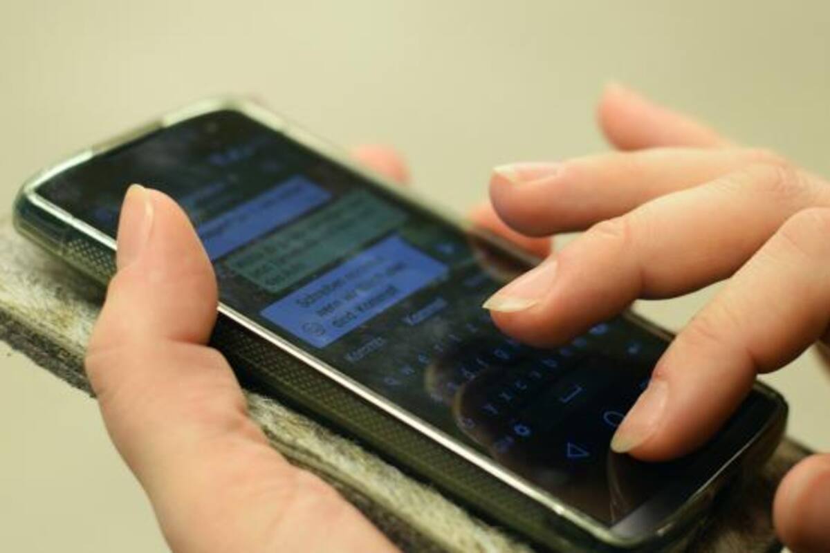 Amigas de 14 años crean grupo de WhatsApp donde simulan que son un grupo de madres del colegio