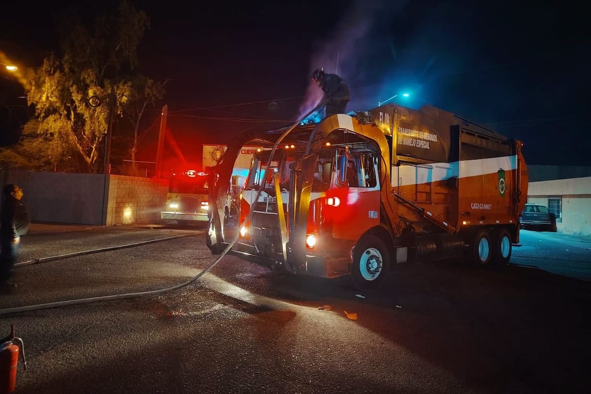 Falla mecánica provoca conato de incendio en camión recolector en San Luis Río Colorado
