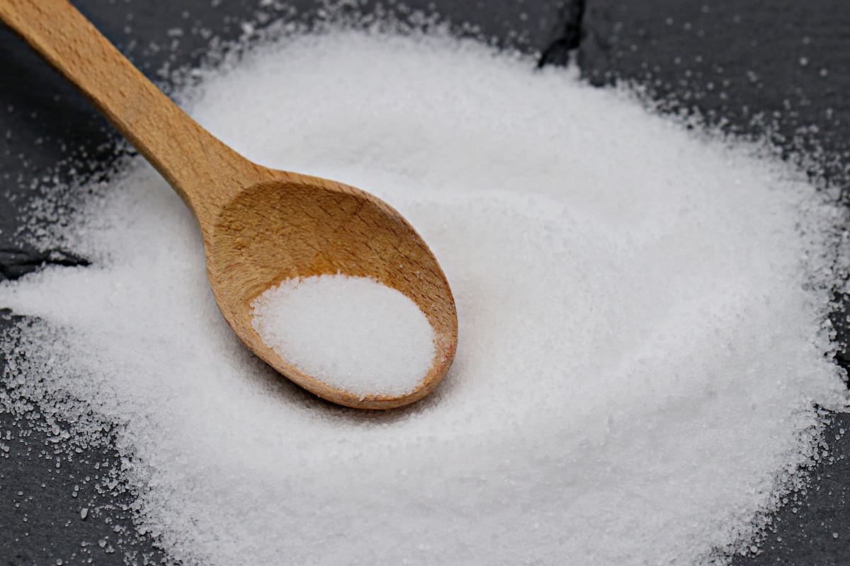 Azúcar y sal: cómo influyen en la presión arterial y qué puede hacer para cuidarse