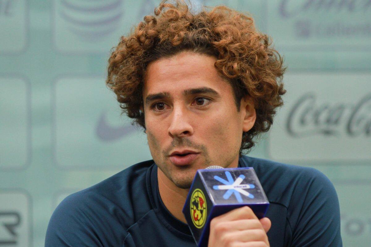‘Memo’ Ochoa acepta el reto y brinda despensas para familias de escasos recursos