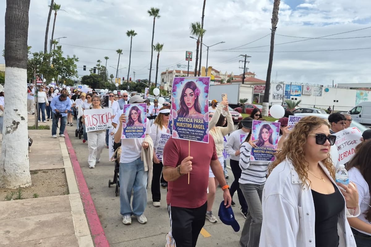 Marchan en Ensenada para exigir justicia por Carolina Flores, ex reina de belleza asesinada en Ciudad de México