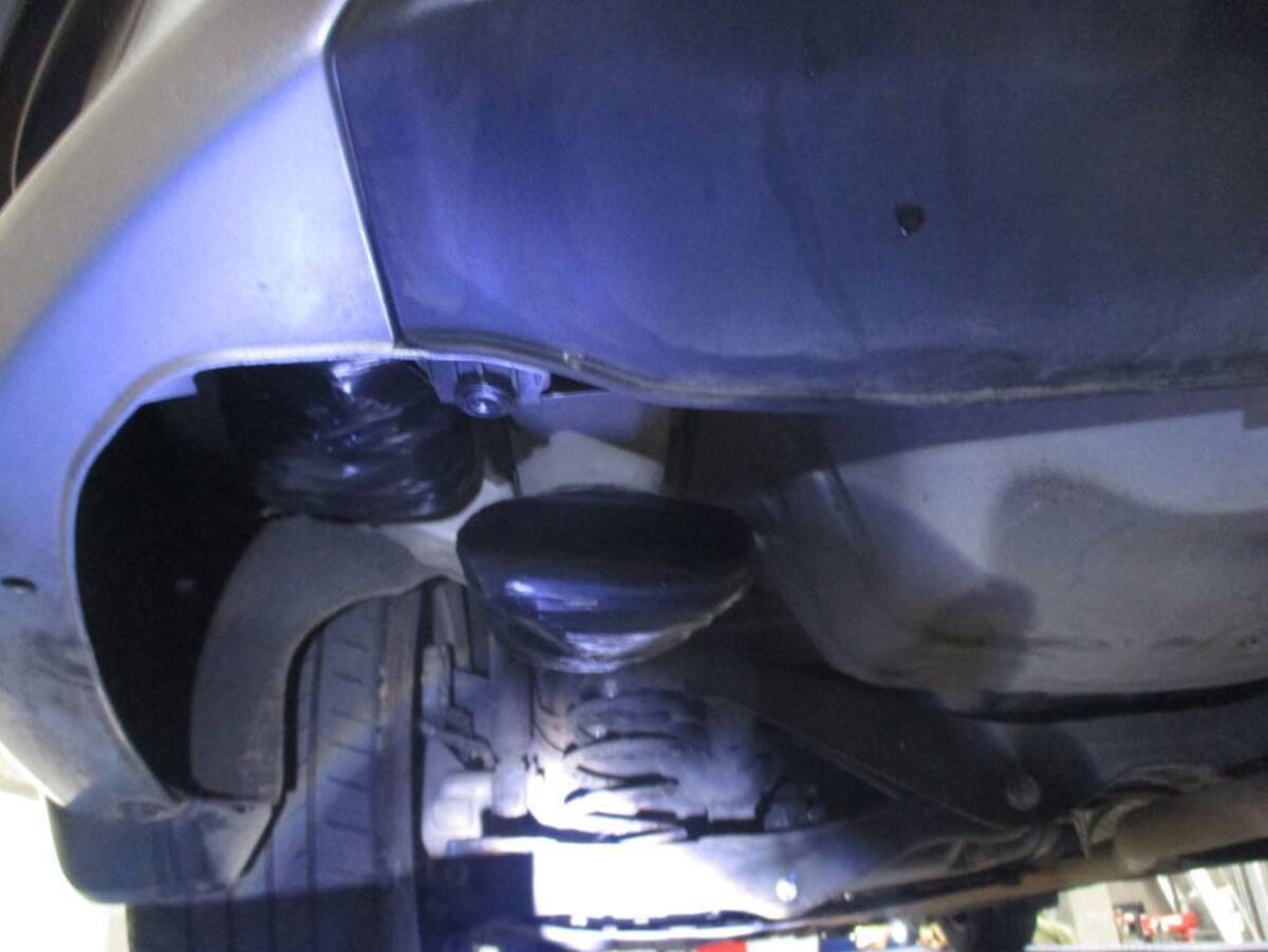 La droga fue localizada en el chasis del vehículo.