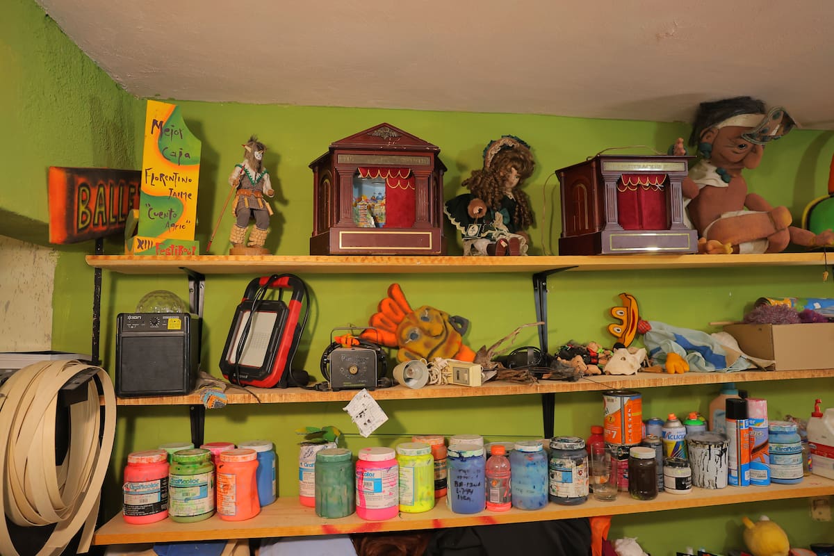 En su taller, Florentino mantiene un orden estricto para tener todo a mano a la hora de crear una nueva pieza.