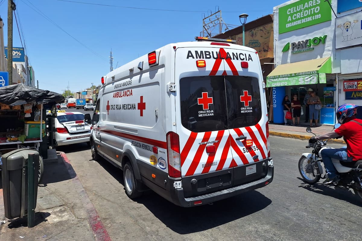 Evitan tragedia: Mujer mayor es socorrida tras golpe de calor en pleno Centro de Hermosillo