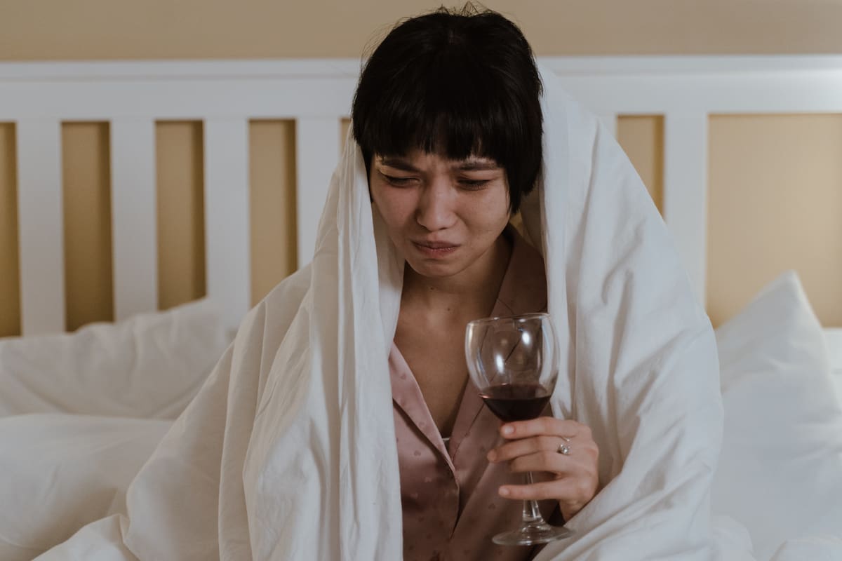 ¿Te sientes ebrio sin beber? Podrías tener el síndrome de auto-cervecería, según expertos