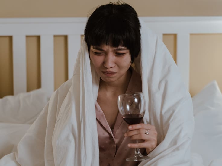 ¿Te sientes ebrio sin beber? Podrías tener el síndrome de auto-cervecería, según expertos