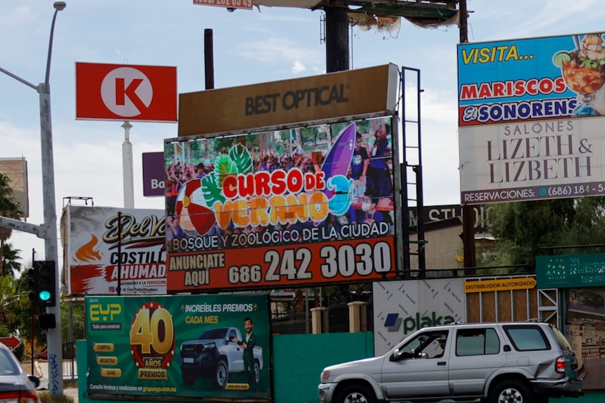 Más de 55 pantallas publicitarias ya fueron regularizadas en Mexicali; supervisan que no deslumbren