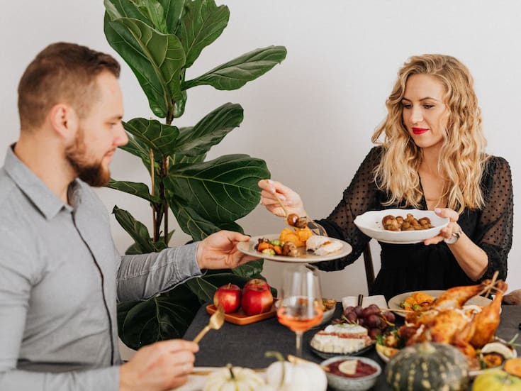 ¿Por qué los hombres suelen comer más que las mujeres? Expertos explican cuáles son las razones