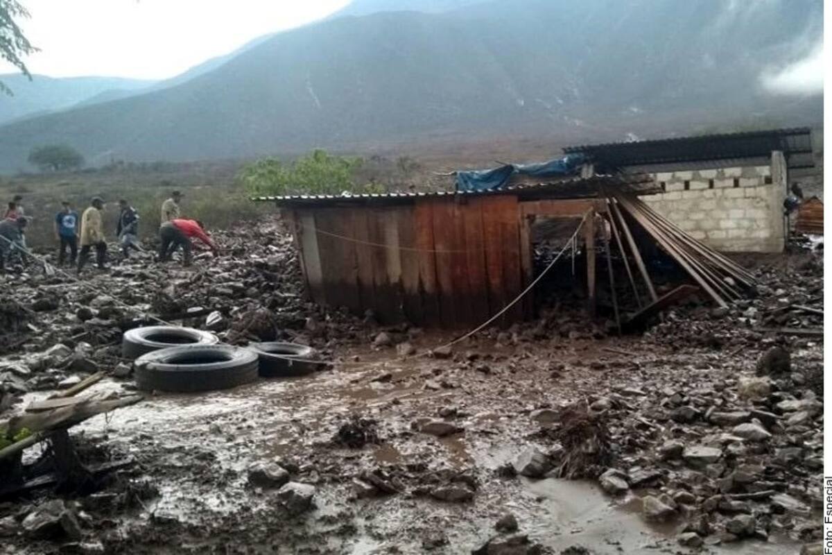 Se desgaja cerro por lluvias en Veracruz