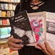 Presentan cuarta edición de “Un ojo ve, el otro siente”, obra que reúne poesía de amor y memoria