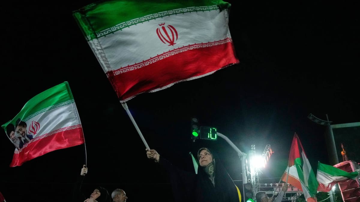 Irán entregó a Pakistán un plan de paz de 14 puntos en respuesta a la propuesta estadounidense, con la exigencia de resolver el conflicto en 30 días y no en dos meses como planteó Washington. | Crédito: AP