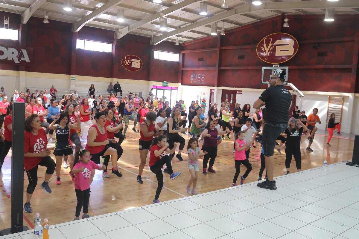 Bailan zumba a favor de familias de niños con Síndrome de Down