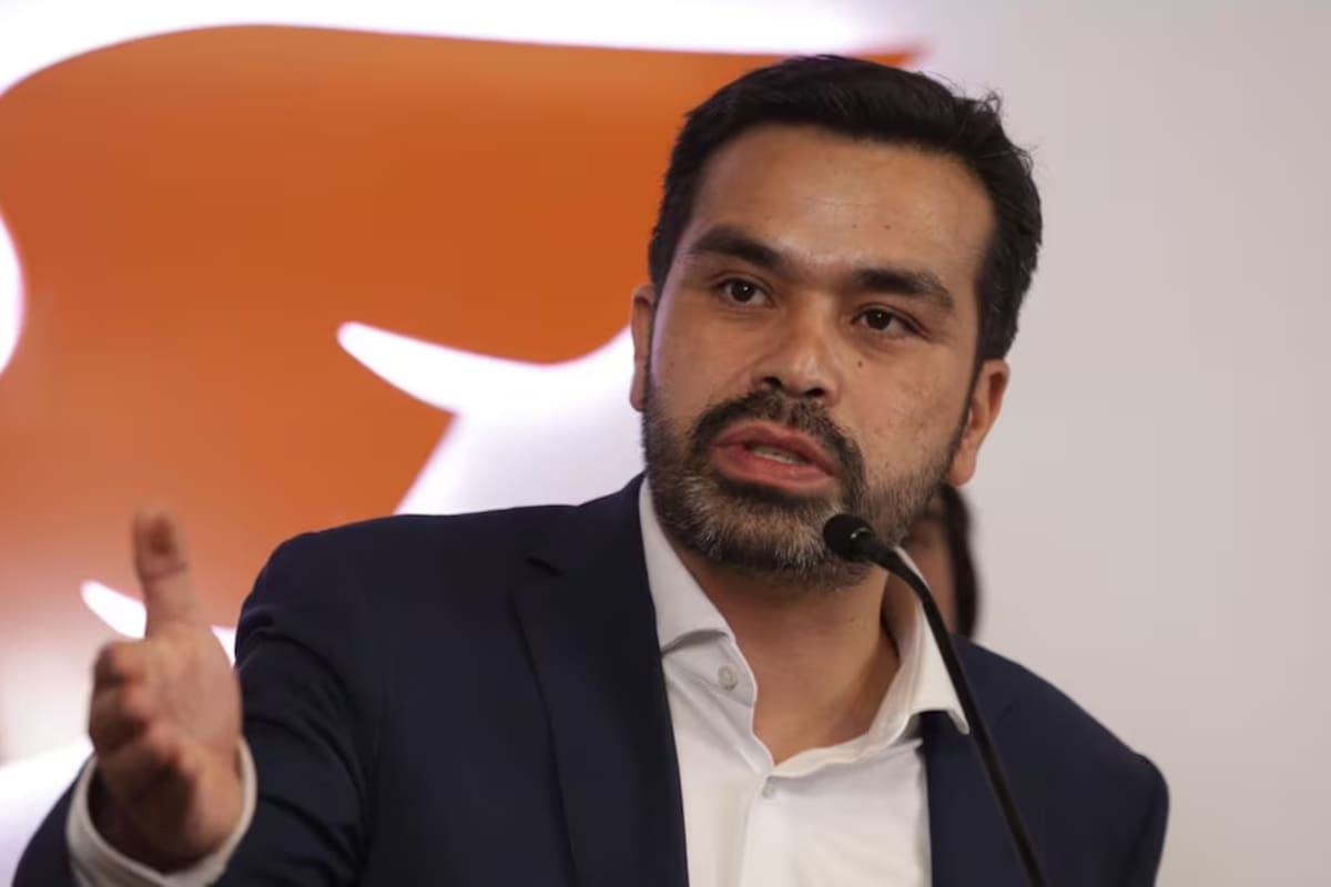 Máynez acusa a Morena de “traicionar” a trabajadores por no garantizar dos días de descanso continuos con la reforma laboral de reducción de jornada a 40 horas