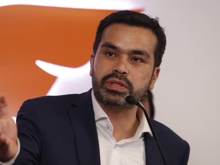 Máynez acusa a Morena de “traicionar” a trabajadores por no garantizar dos días de descanso continuos con la reforma laboral de reducción de jornada a 40 horas