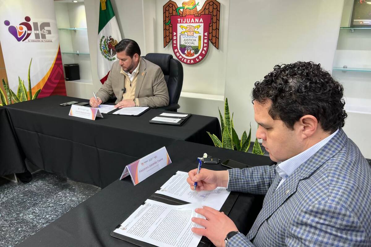 Canacintra Tijuana dona vehículo a DIF municipal