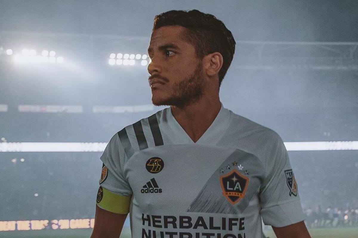 ¡Se le chispoteó! Jonathan Dos Santos publica foto por error en plena intimidad
