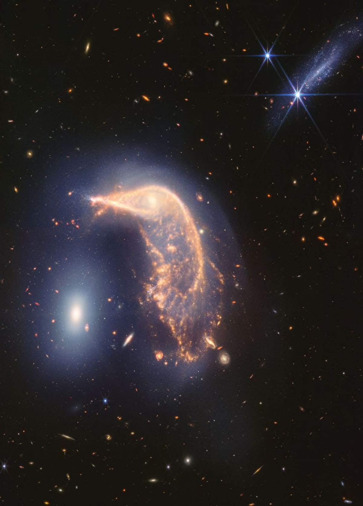 ¡La imagen más nítida de las galaxias "Pingüino" y "Huevo" jamás capturada! (NASA)