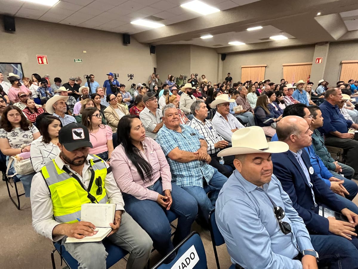 Con una asistencia superior a las 500 personas dio inicio el Congreso Ganadero Cajeme 2026. | Foto: Mayra Echeverría