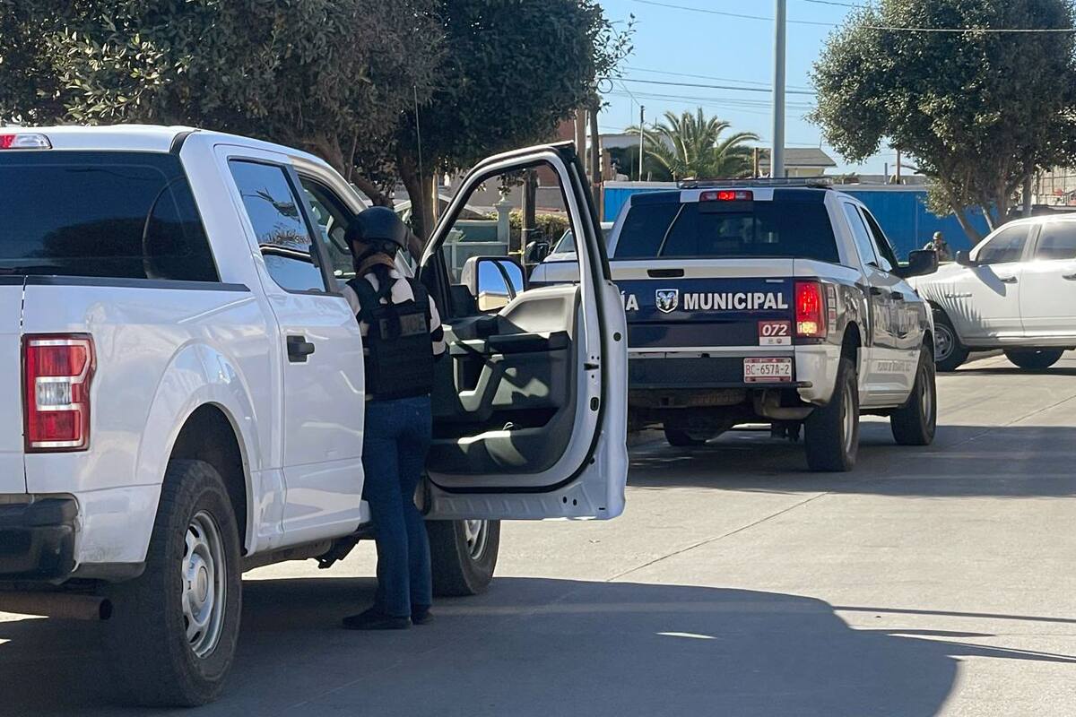 Privan de la libertad a tres hombres en Primo Tapia