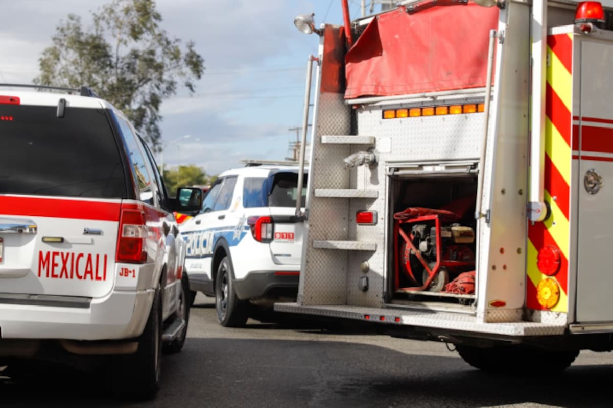 Choque y volcadura en el Valle de Mexicali deja un muerto y una mujer grave
