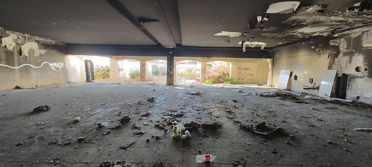 Vecinos alertan riesgos por deterioro y presencia de personas en el inmueble, y piden intervención urgente para recuperar el espacio y garantizar la seguridad. Foto: Cortesía