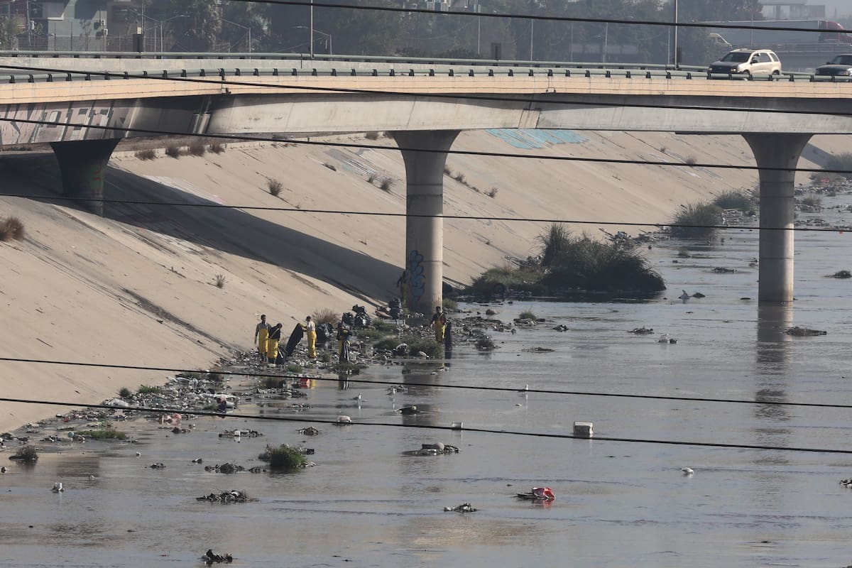 Multarán por arrojar basura en Canalización