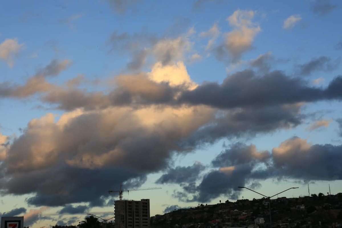 El pronóstico para Tijuana prevé posibles lluvias jueves y viernes, seguidas de un fin de semana soleado con máximas de hasta 25 grados. Foto: Sergio Ortiz