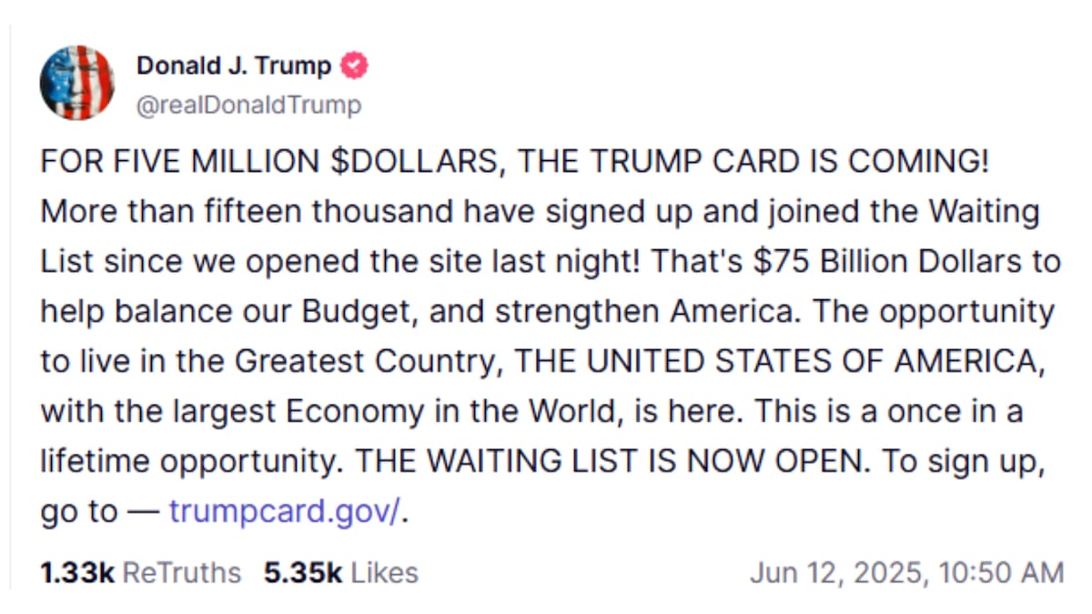 Trump estima que podría vender hasta un millón de tarjetas, lo que generaría 5 billones de dólares para reducir el déficit. Foto: Especial
